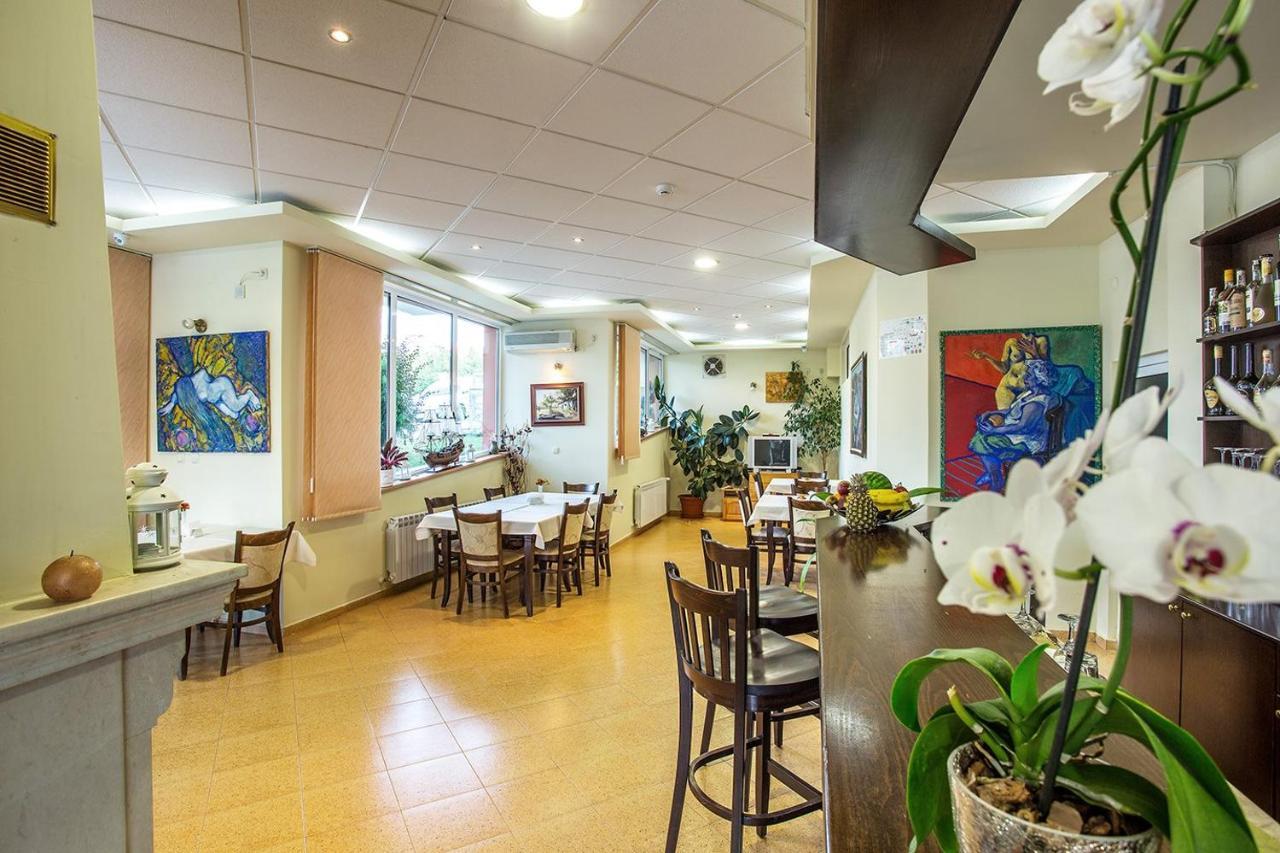 Hotel Saint Konstantin Glavatartsi Buitenkant foto